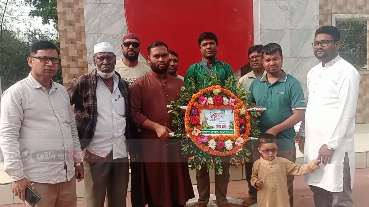 মহান স্বাধীনতা দিবসে পীরগঞ্জের সাংবাদিকদের শ্রদ্ধা ও পুষ্পমাল্য অর্পণ
