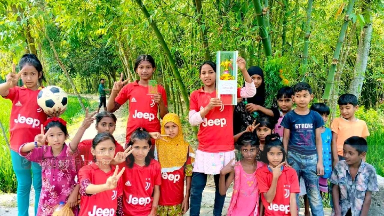 ডোমারে ইউনিয়ন পর্যায়ে প্রাথমিক বিদ্যালয়ের ফাইনাল ফুটবল খেলা অনুষ্ঠিত, জয়লাভ দক্ষিণ জোড়াবাড়ী সরকারি প্রাথমিক বিদ্যালয়... 