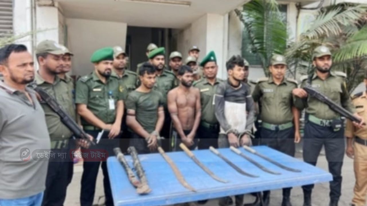 সীতাকুণ্ডে আবুল খায়েরে ডাকাতি।।৩ ডাকাত আটক