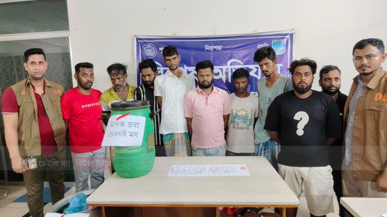 ​সাভারে ডিবি পুলিশের সাঁড়াশি অভিযান : হেরোইন, মদ ও ইয়াবাসহ গ্রেপ্তার ৯