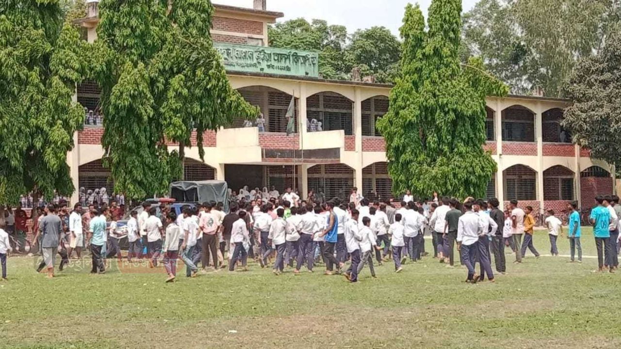 নরসিংদীর শিবপুরে প্রাইভেট পড়ানোয় রাজি না হওয়ায় শিক্ষকের উপর হামলা