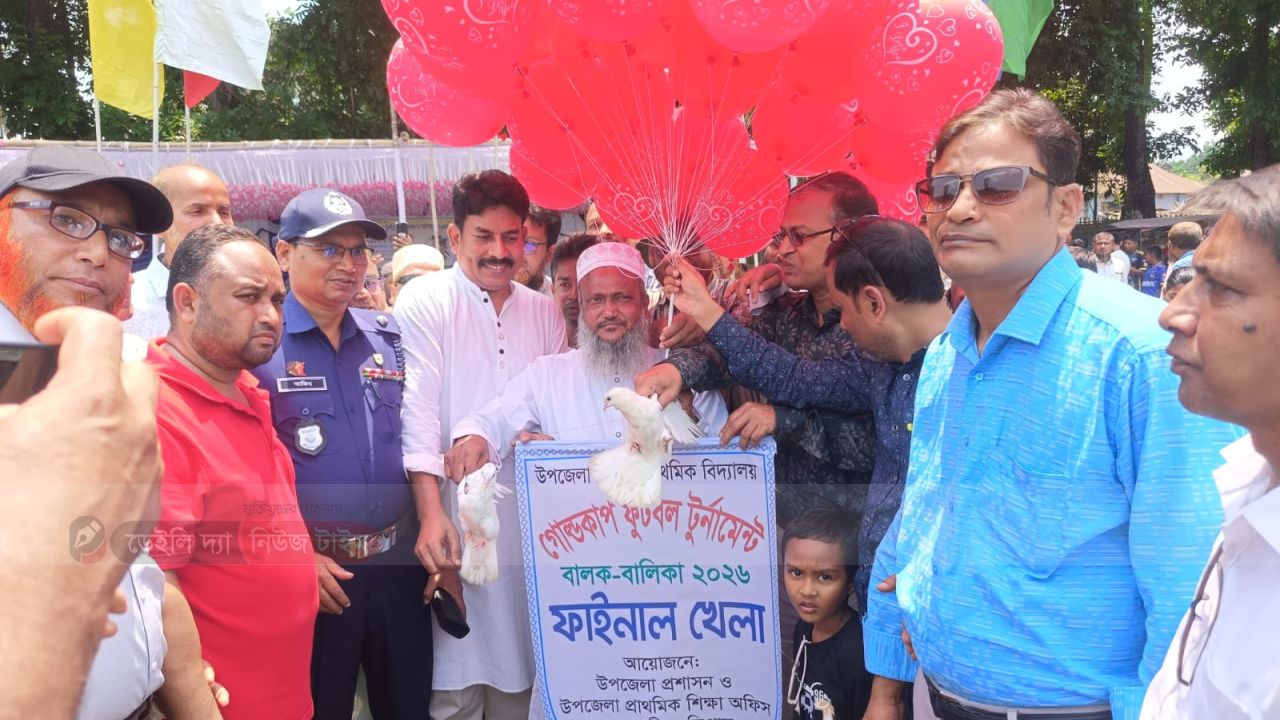 ভূরুঙ্গামারীতে প্রাথমিক বিদ্যালয় গোল্ডকাপ ফুটবল টুর্নামেন্টের ফাইনাল খেলা  উদ্বোধন করলেন এমপি আনোয়ারুল  