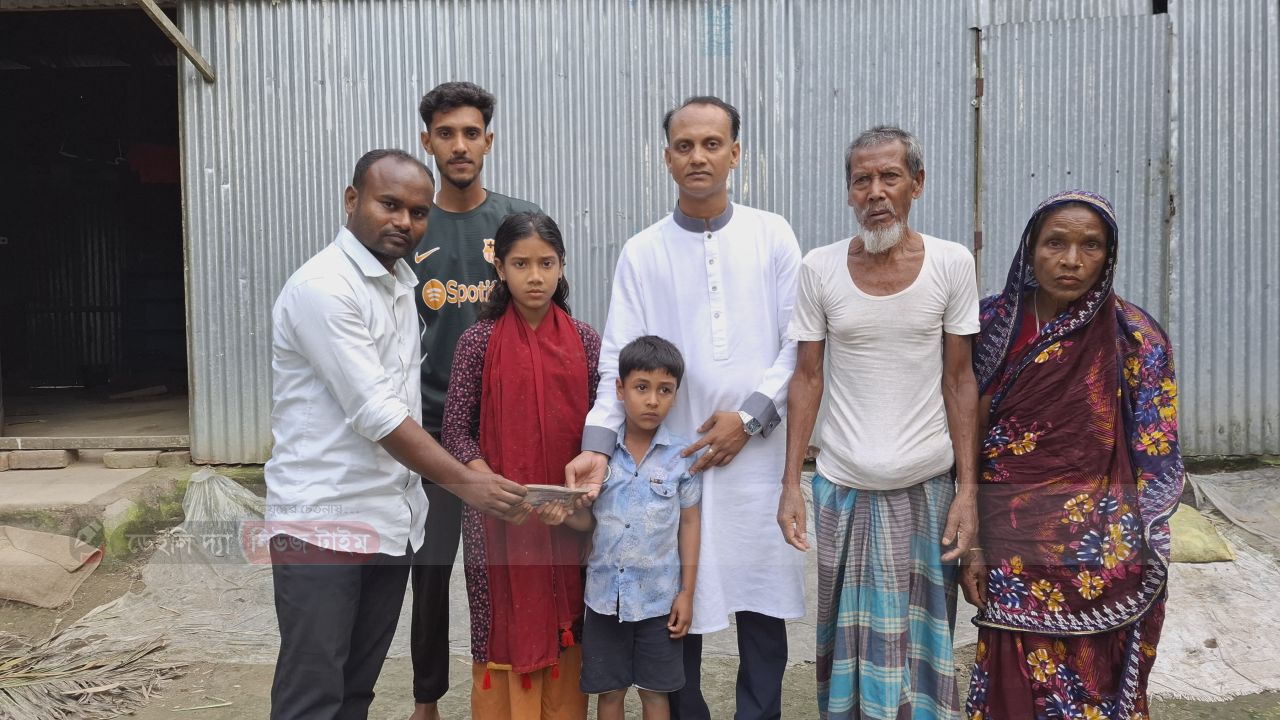 প্রবাসীর উদ্যোগে রৌমারীতে মানবিকতার দৃষ্টান্ত