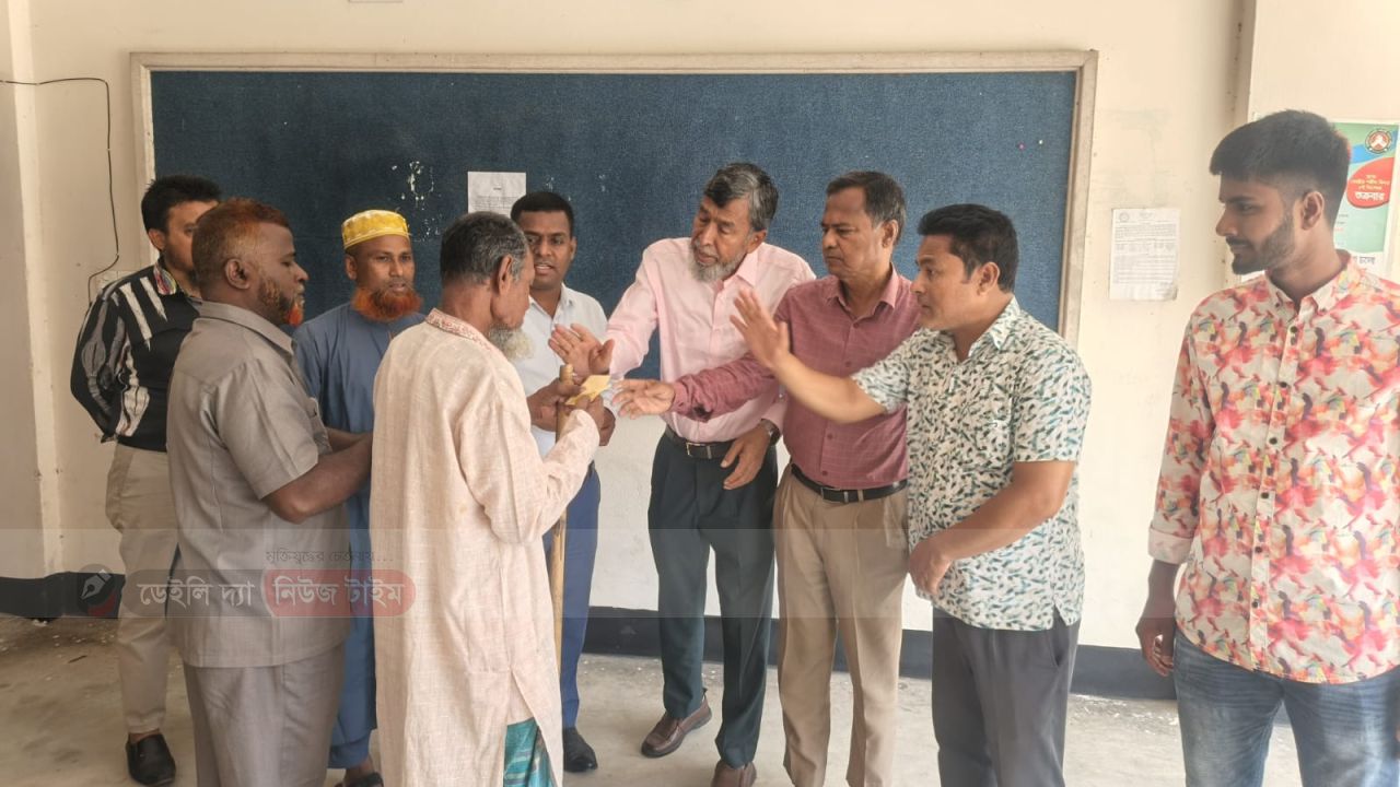 পীরগঞ্জে ২১ জন অসহায় ব্যক্তির মাঝে যাকাত ফান্ডের চেক বিতরণ ।