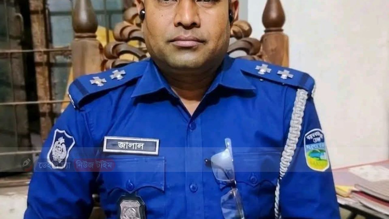 মাদকসেবীর কাছ থেকে অর্থ আদায়ের অভিযোগে এসআই ক্লোজড &lrm;সাধারণ নাগরিকের অভিযোগে দ্রুত ব্যবস্থা, প্রশংসায় এমপি  মাজেদ বাবু