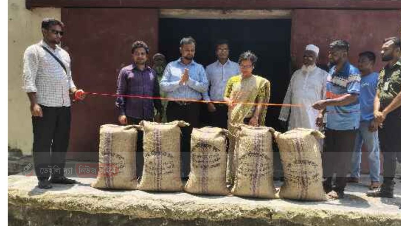 বাগেরহাটের মোল্লাহাট উপজেলায় অভ্যন্তরীণ বোরো ধান ও চাল সংগ্রহ কার্যক্রমের আনুষ্ঠানিক উদ্বোধন করা হয়েছে।