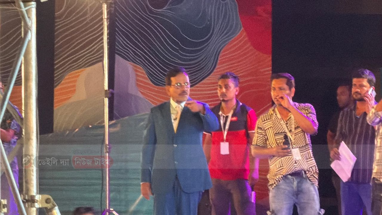 রায়পুরায় "ইত্যাদি" অনুষ্ঠানে হট্টগোল, বিপুল পরিমাণ মোবাইল চুরি।