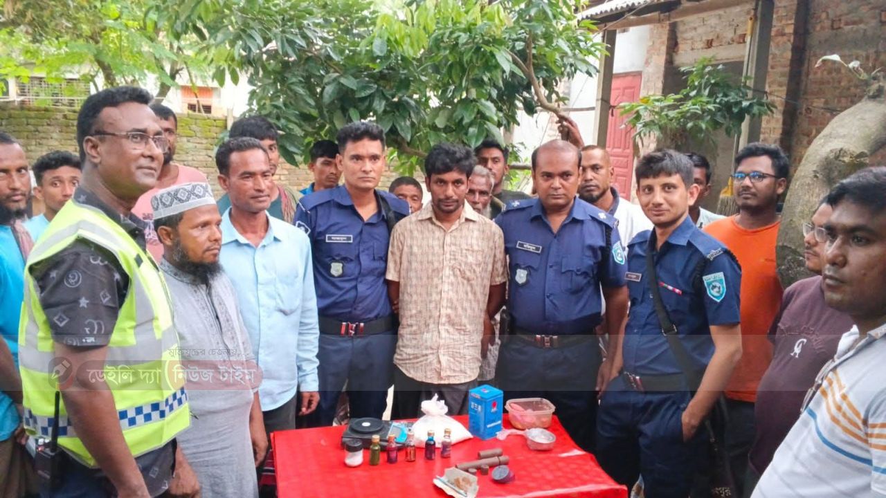 পীরগঞ্জে বাড়িতে ইয়াবা তৈরির মিনি কারখানার সন্ধান, যুবক গ্রেফতার